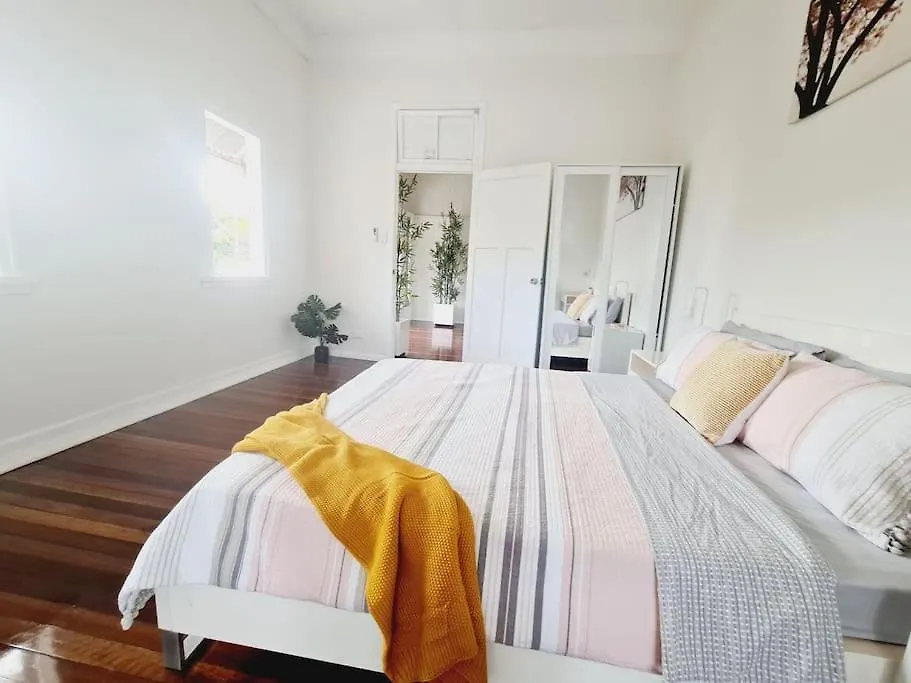 Exclusive Location - Entire 3-Bedroom Unit In Maryborough Cbd, 10Ppl 0*,