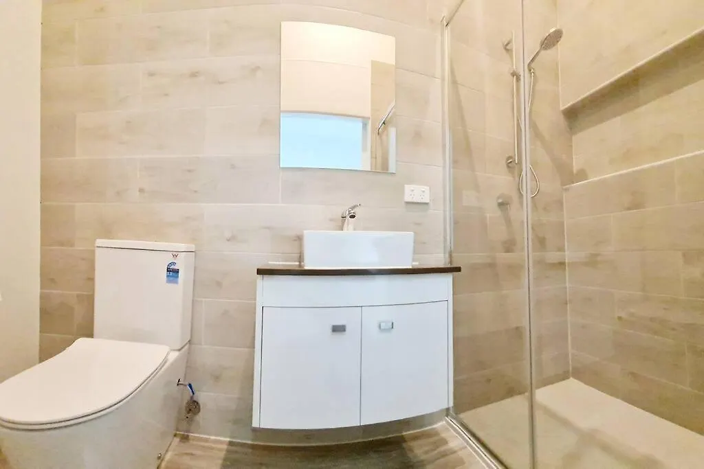 Exclusive Location - Entire 3-Bedroom Unit In Maryborough Cbd, 10Ppl Australia